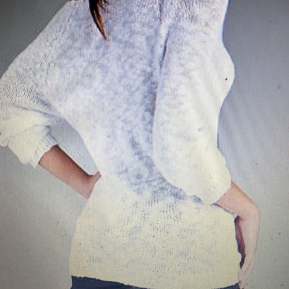 Women’s Venus cozy sweater. Size Medium, white. - Picture 3 of 3
